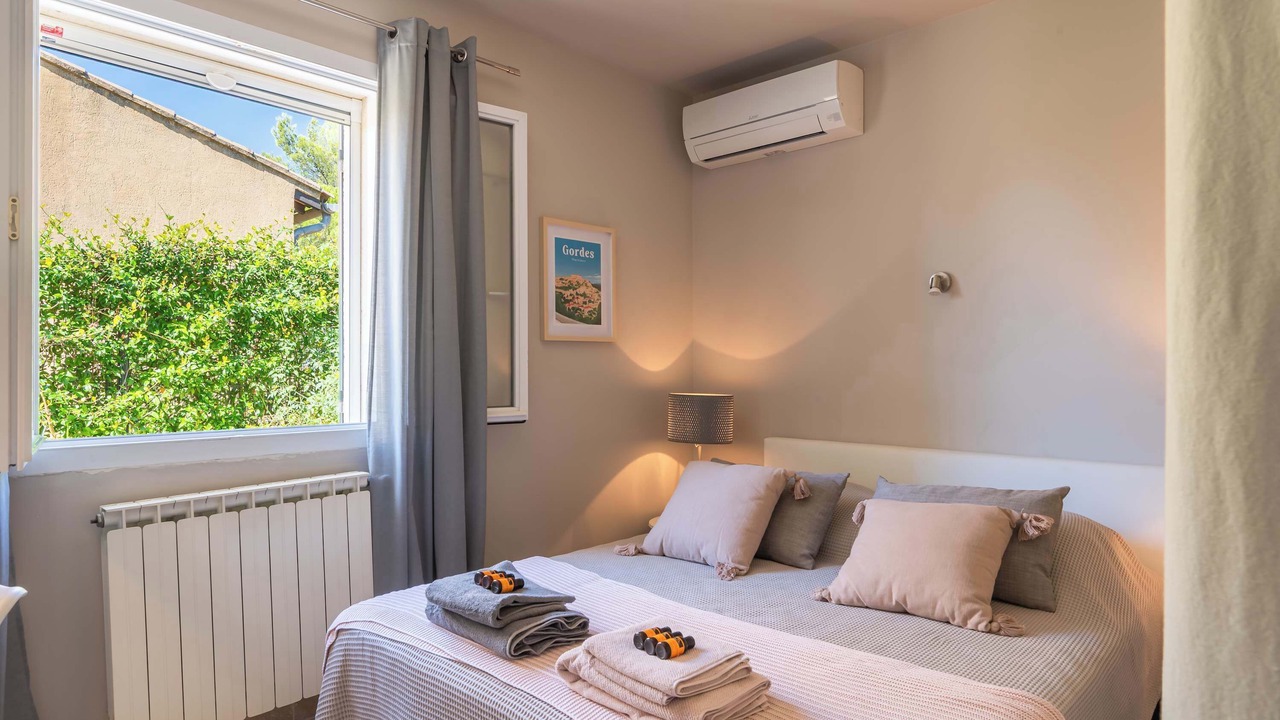 Photo of Bedroom in Noves