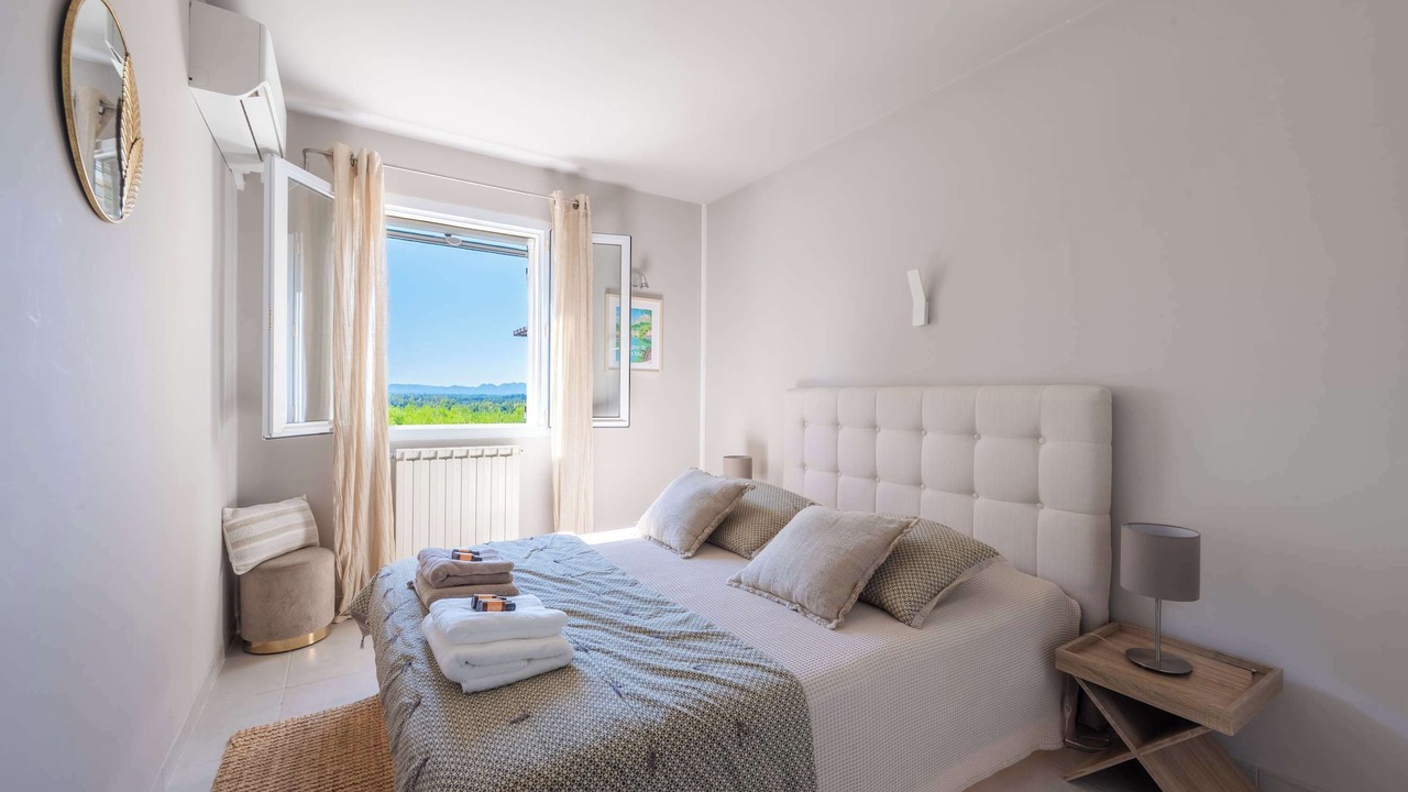 Photo of Bedroom in Noves