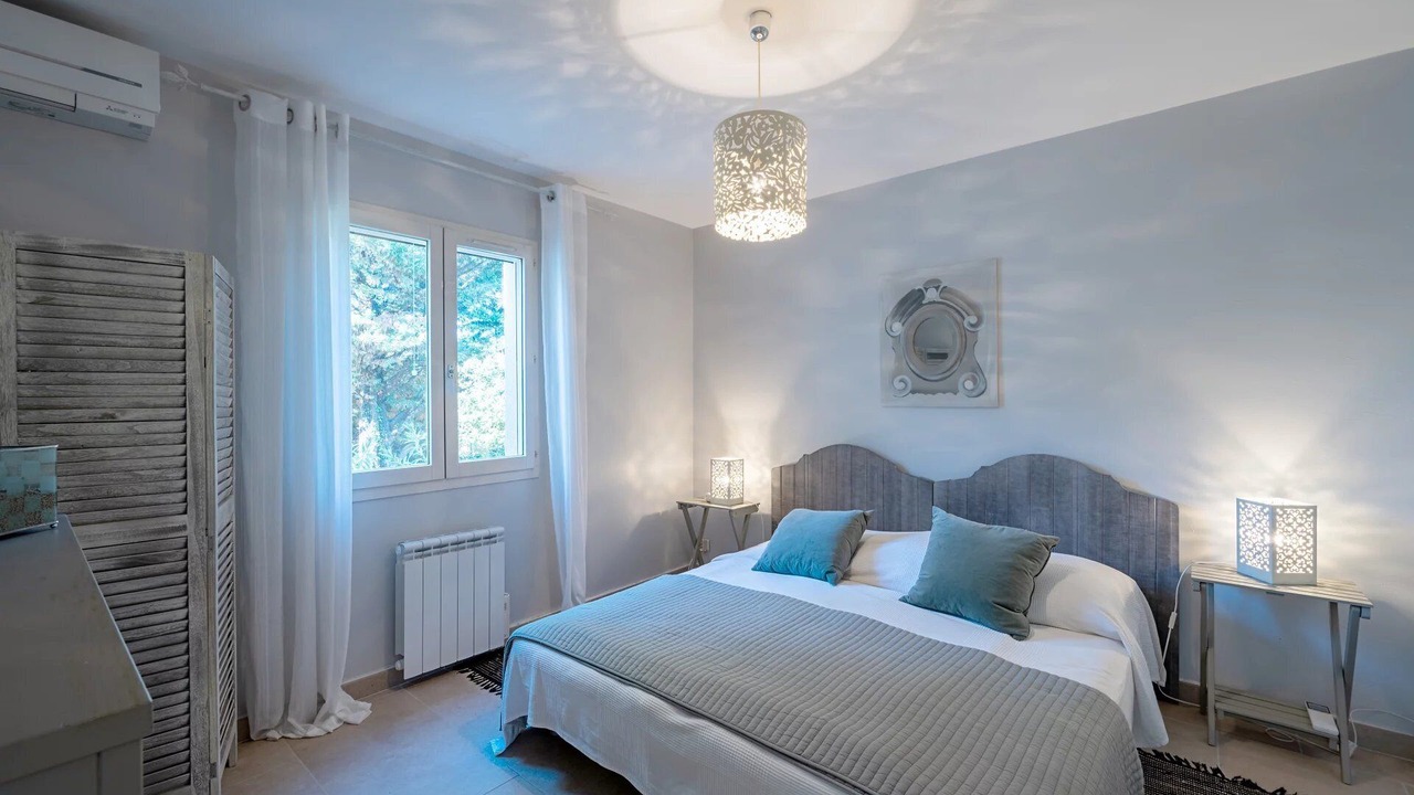 Photo of Bedroom in Orgon