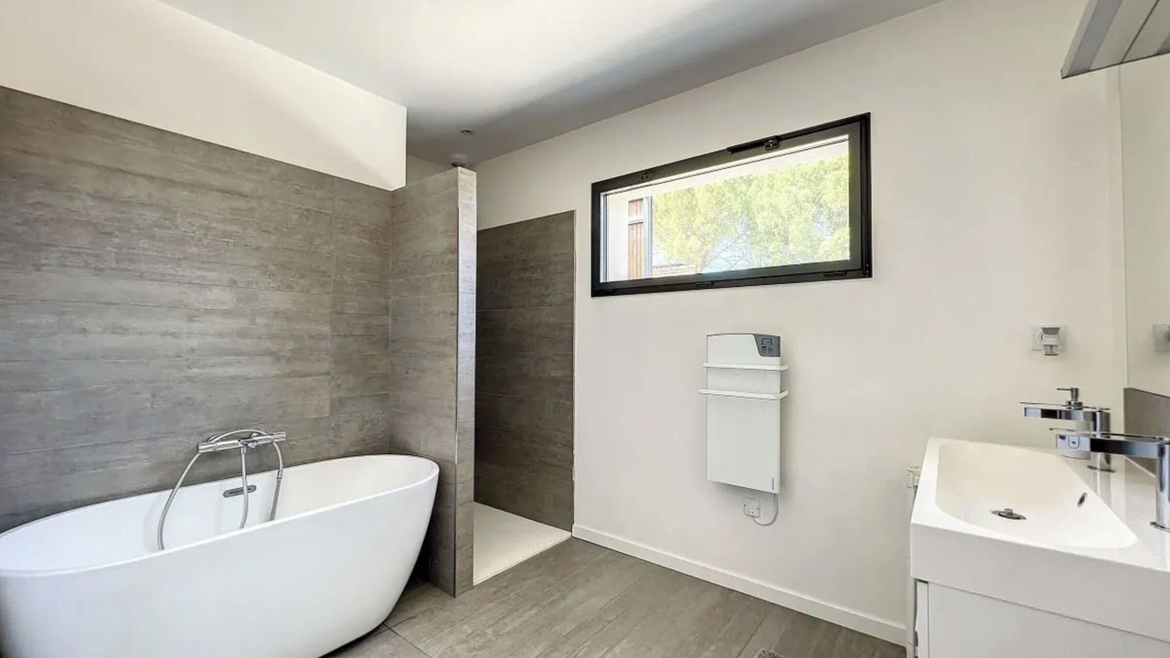 Photo of Bathroom in Molleges