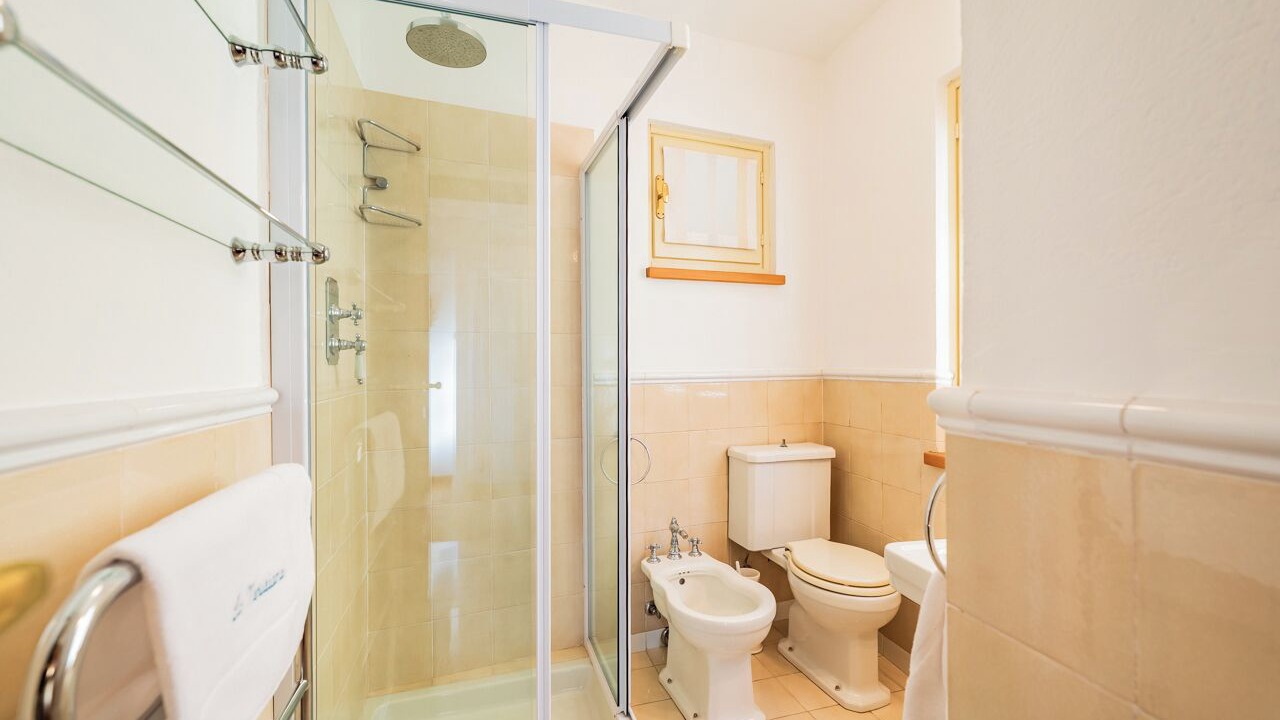 Photo of Bathroom in Carru