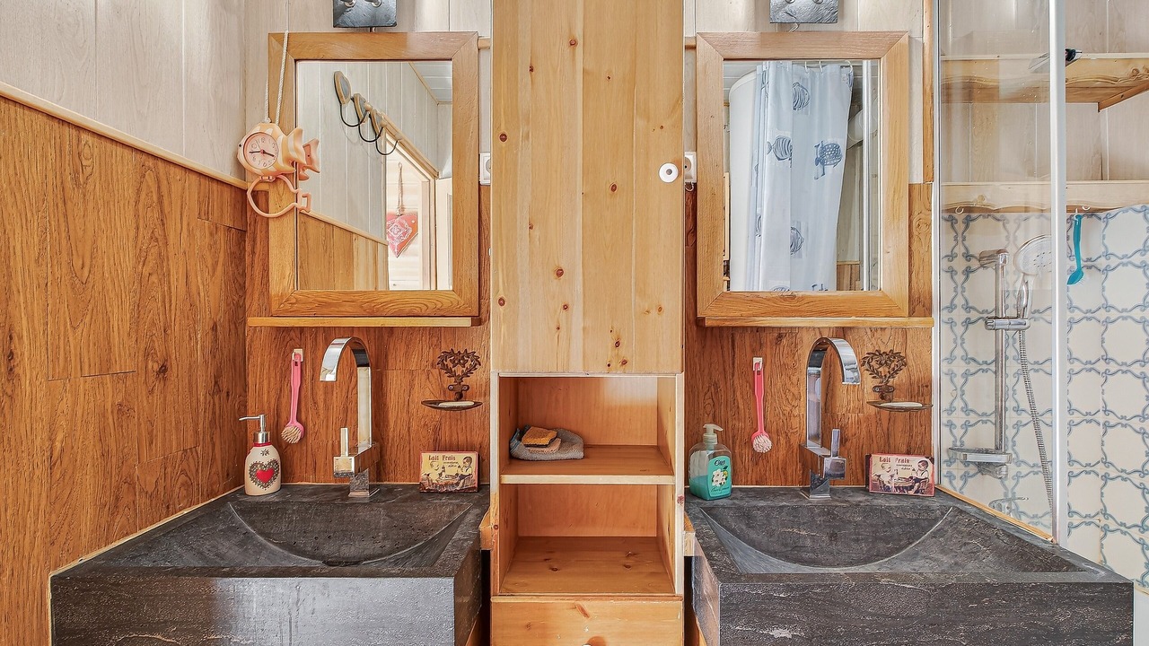 Photo of Bathroom in Montclar