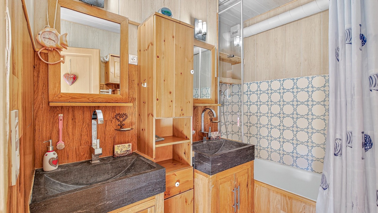Photo of Bathroom in Montclar