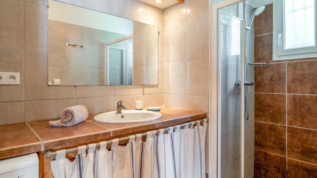 Photo of Bathroom in Raphele-les-Arles