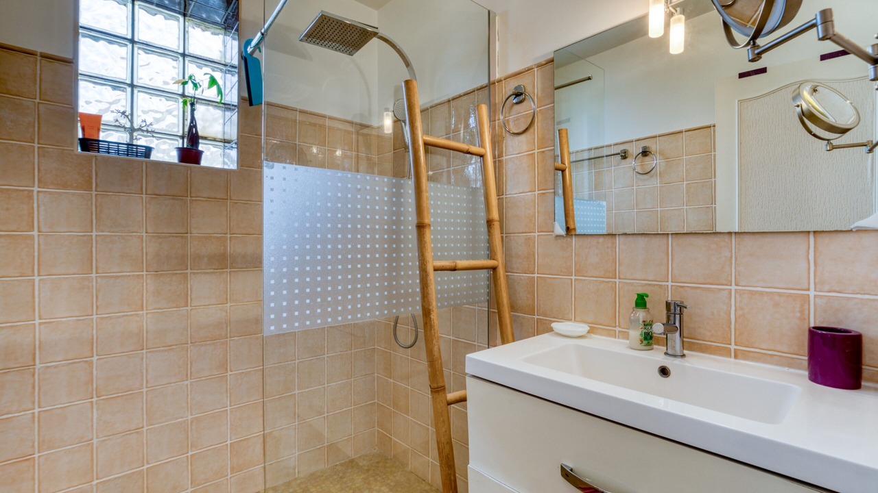 Photo of Bathroom in Puimisson