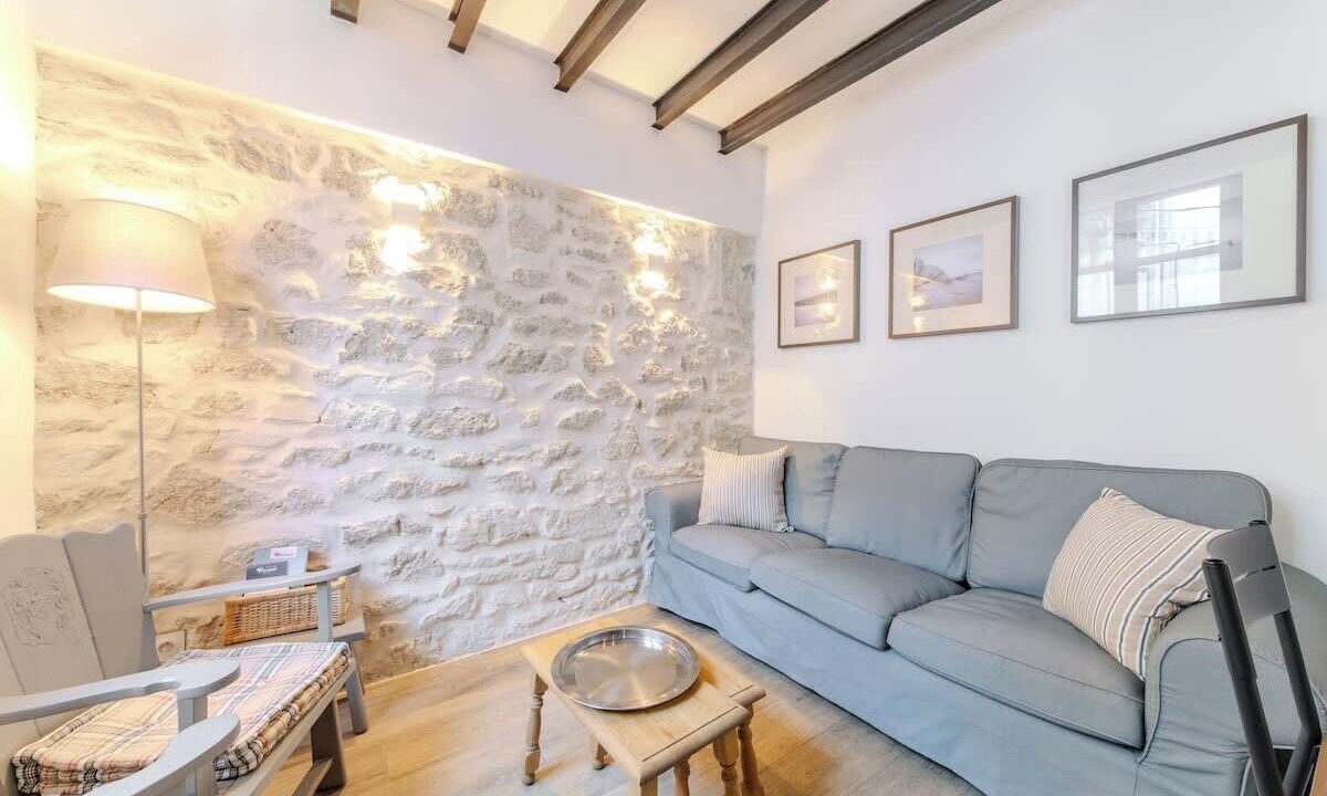 Photo of Livingroom in Figuerolles