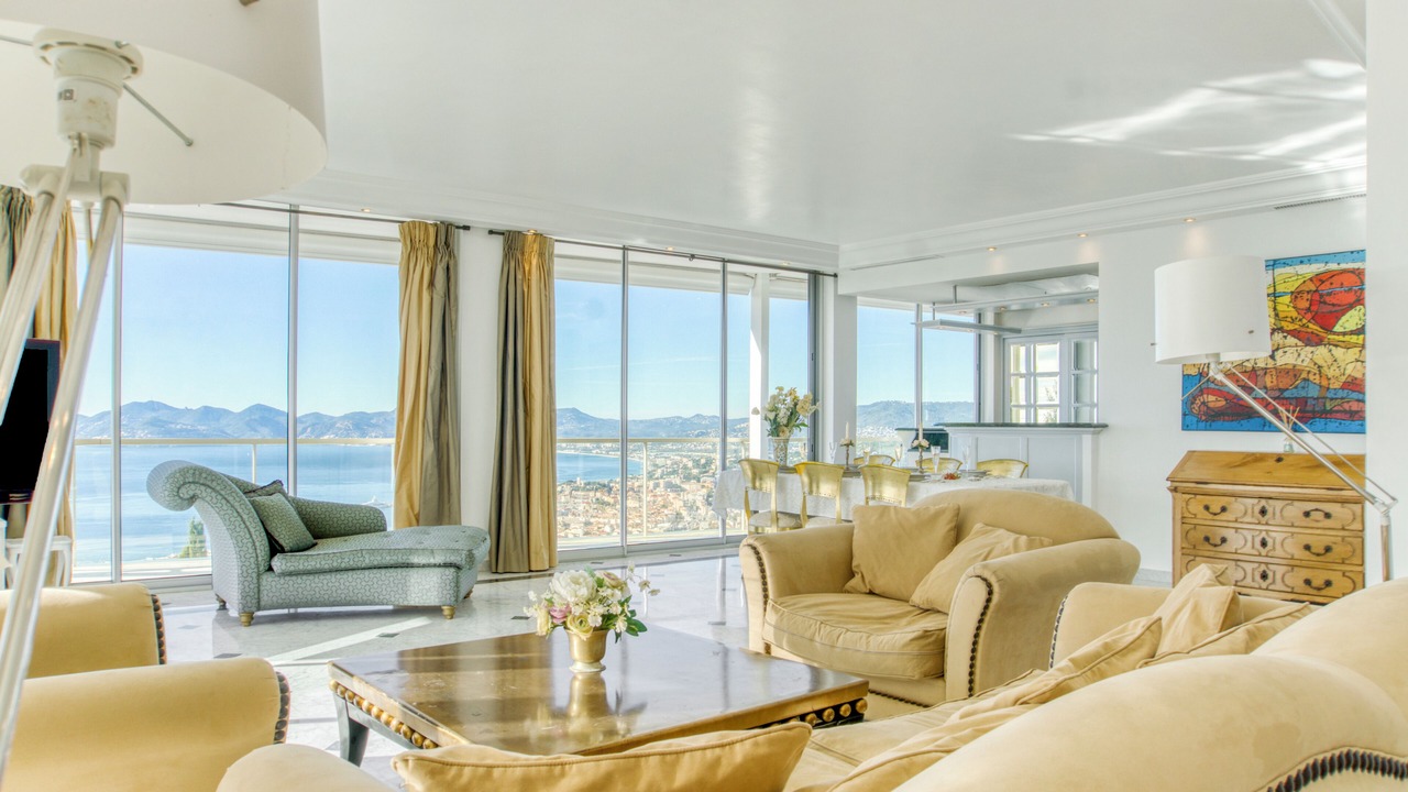Photo of Livingroom in California - Pezou