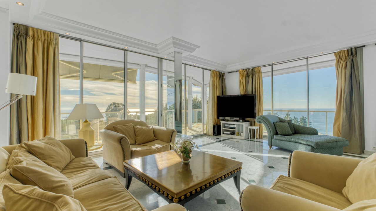 Photo of Livingroom in California - Pezou