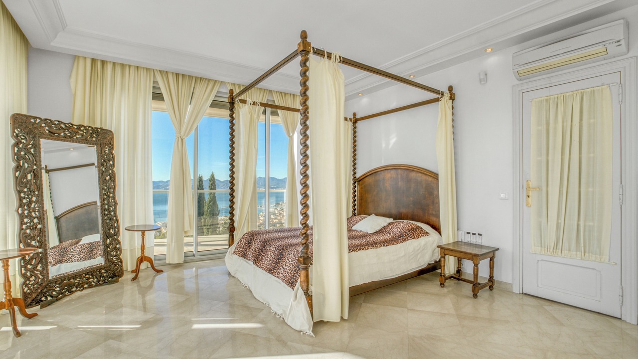 Photo of Bedroom in California - Pezou