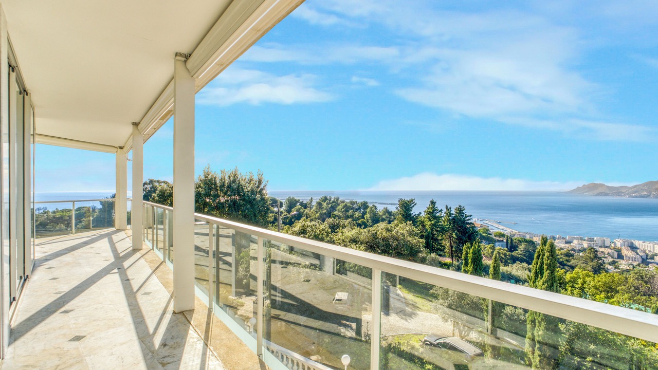 Photo of Outdoor in California - Pezou