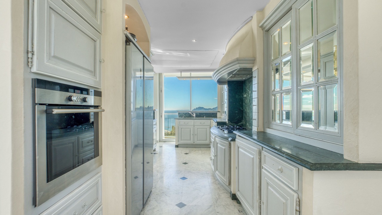 Photo of Kitchen in California - Pezou