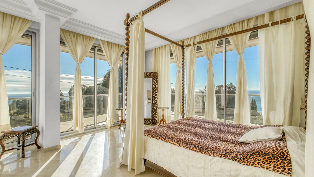 Photo of Bedroom in California - Pezou