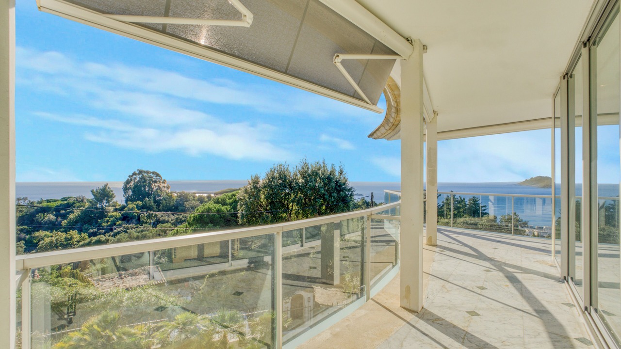 Photo of Outdoor in California - Pezou
