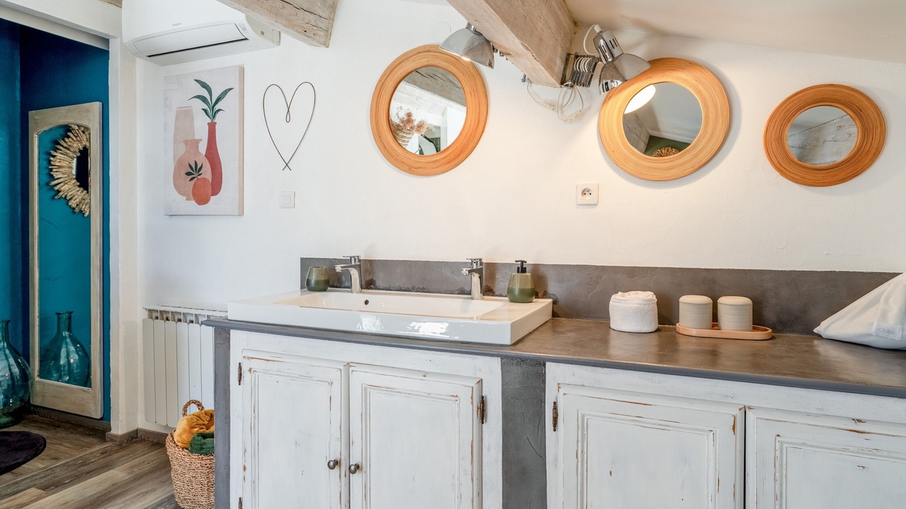 Photo of Bathroom in Roquemaure