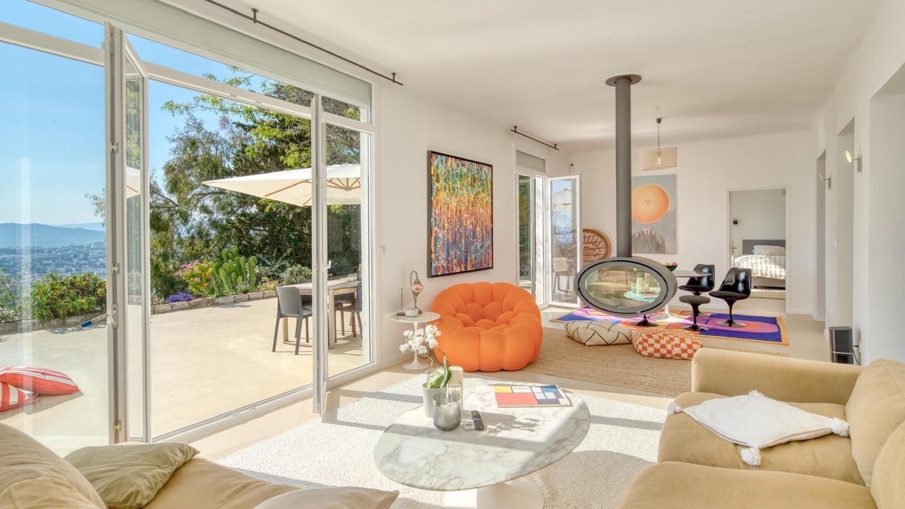 Photo of Livingroom in California - Pezou