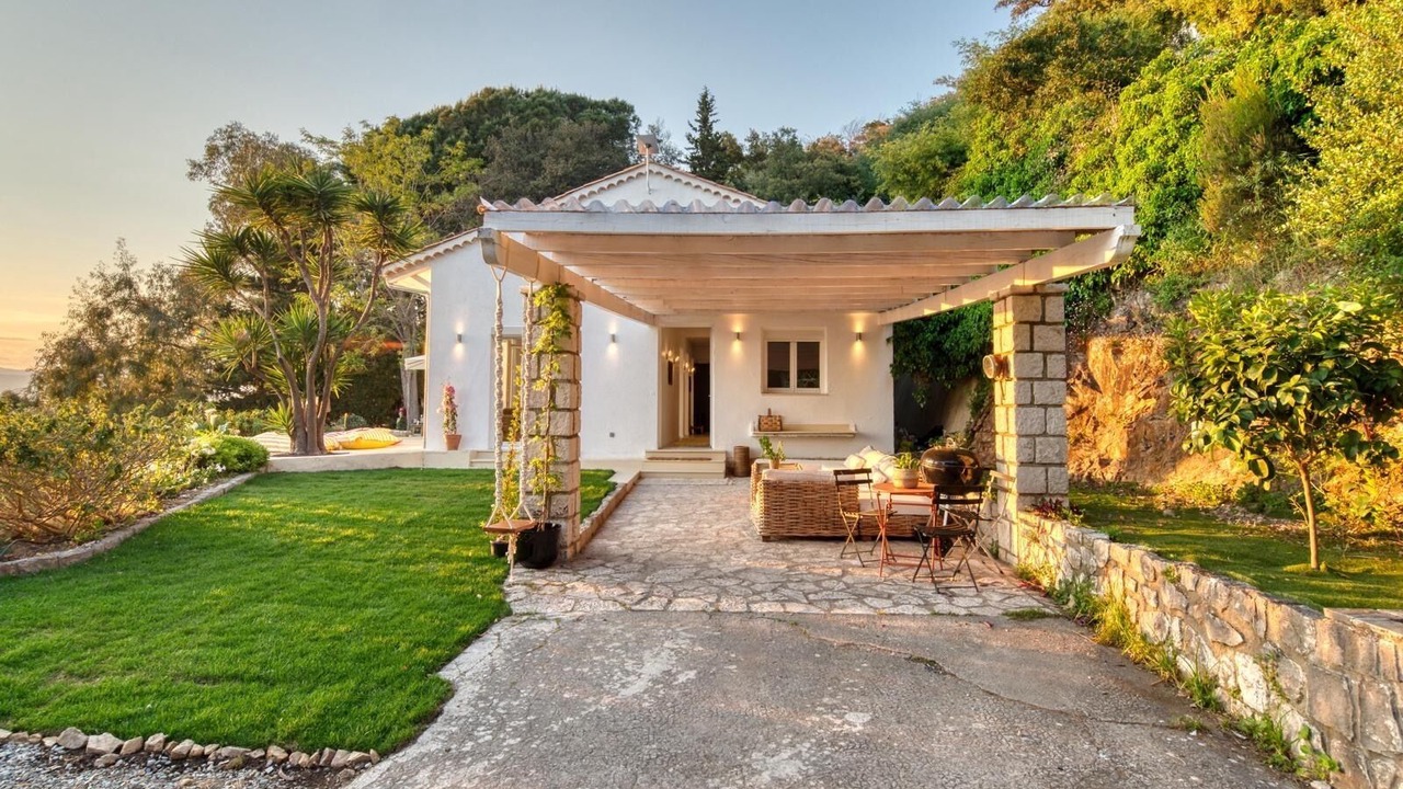 Photo of Outdoor in California - Pezou