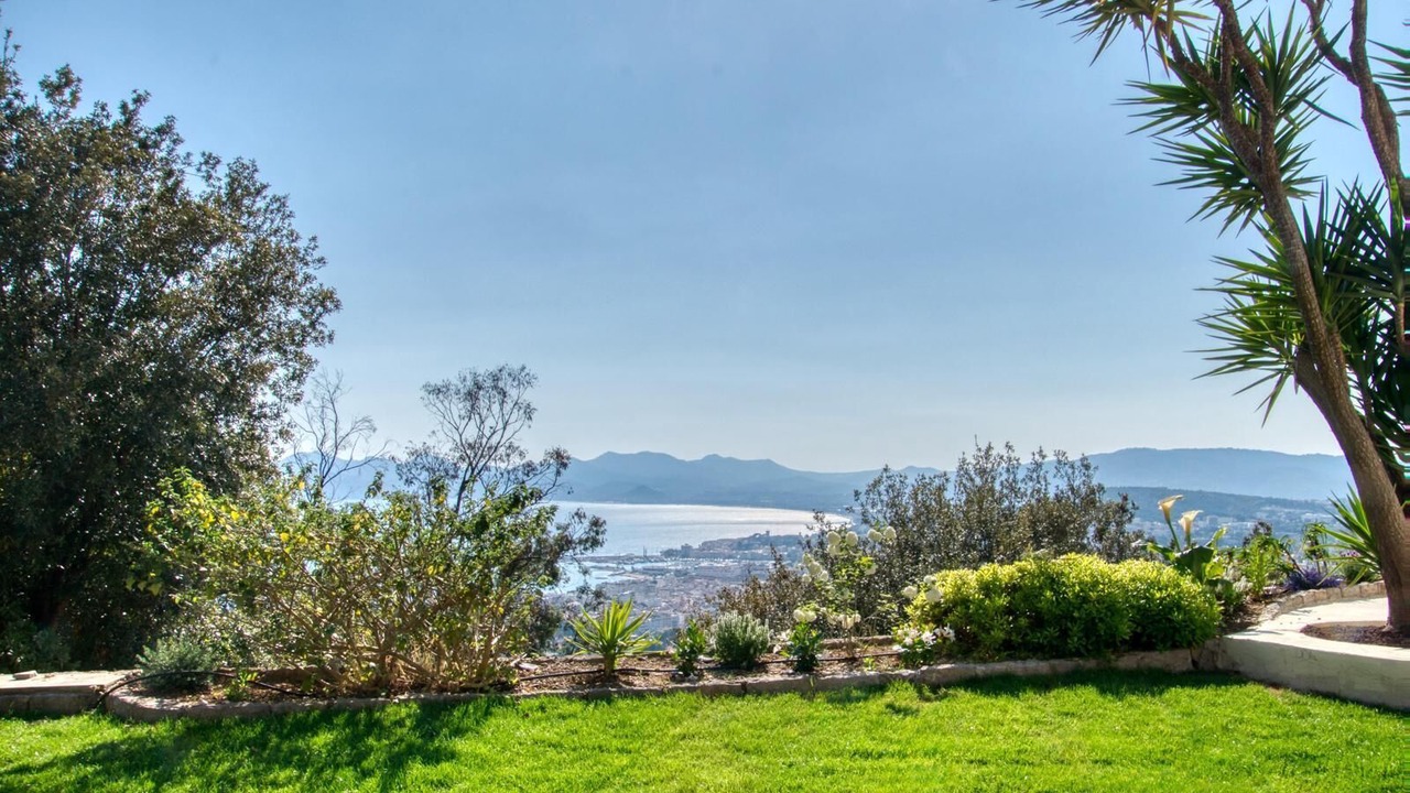 Photo of Outdoor in California - Pezou