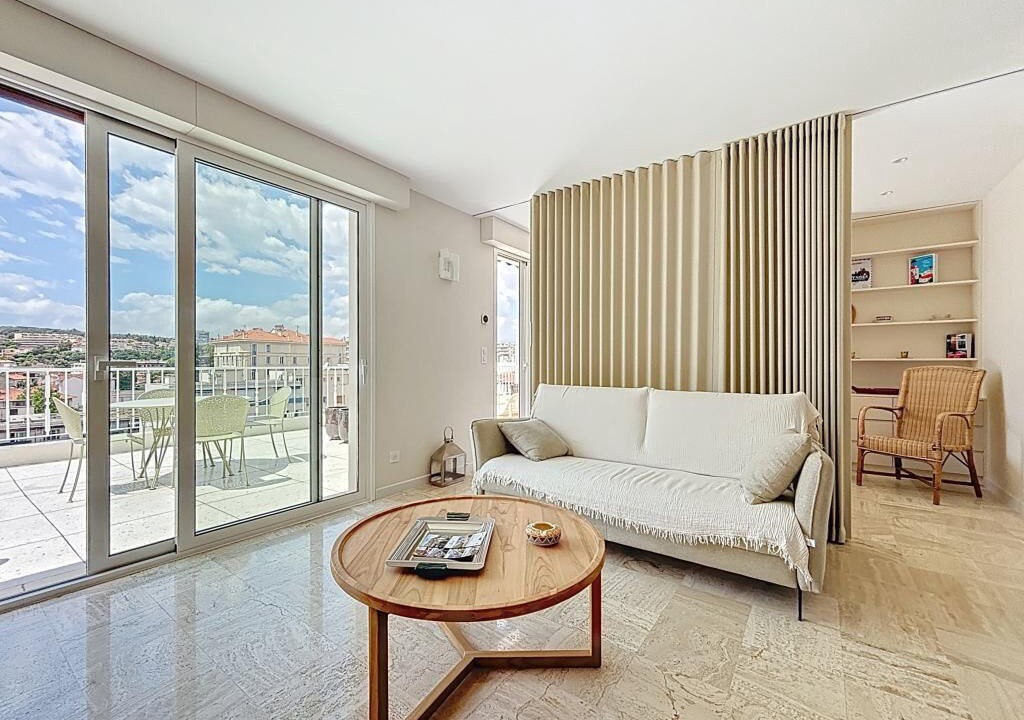Photo of Livingroom in Prado - Republique