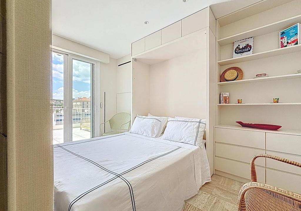 Photo of Bedroom in Prado - Republique