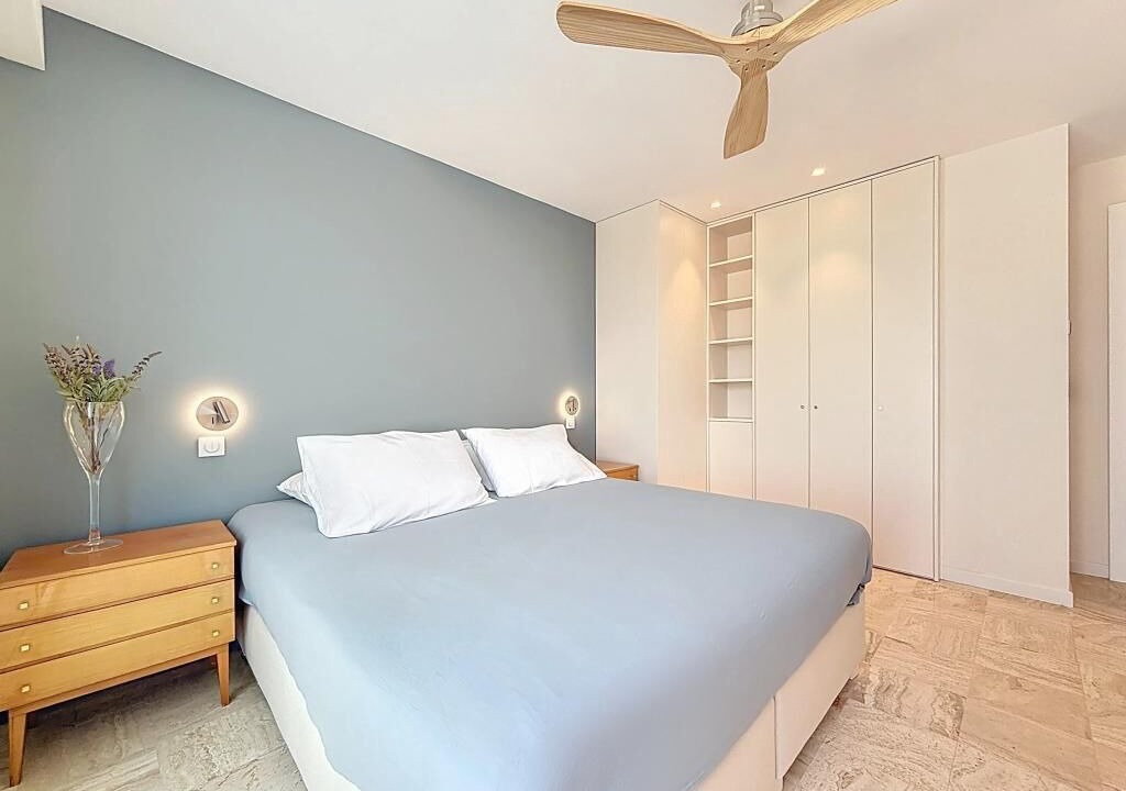 Photo of Bedroom in Prado - Republique