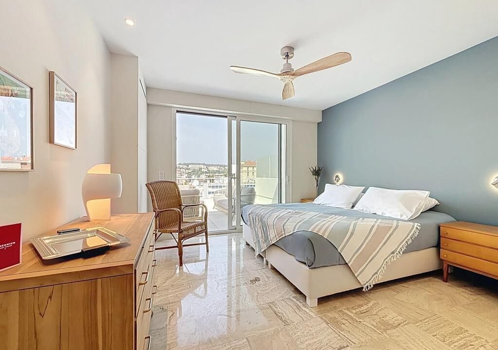 Photo of Bedroom in Prado - Republique