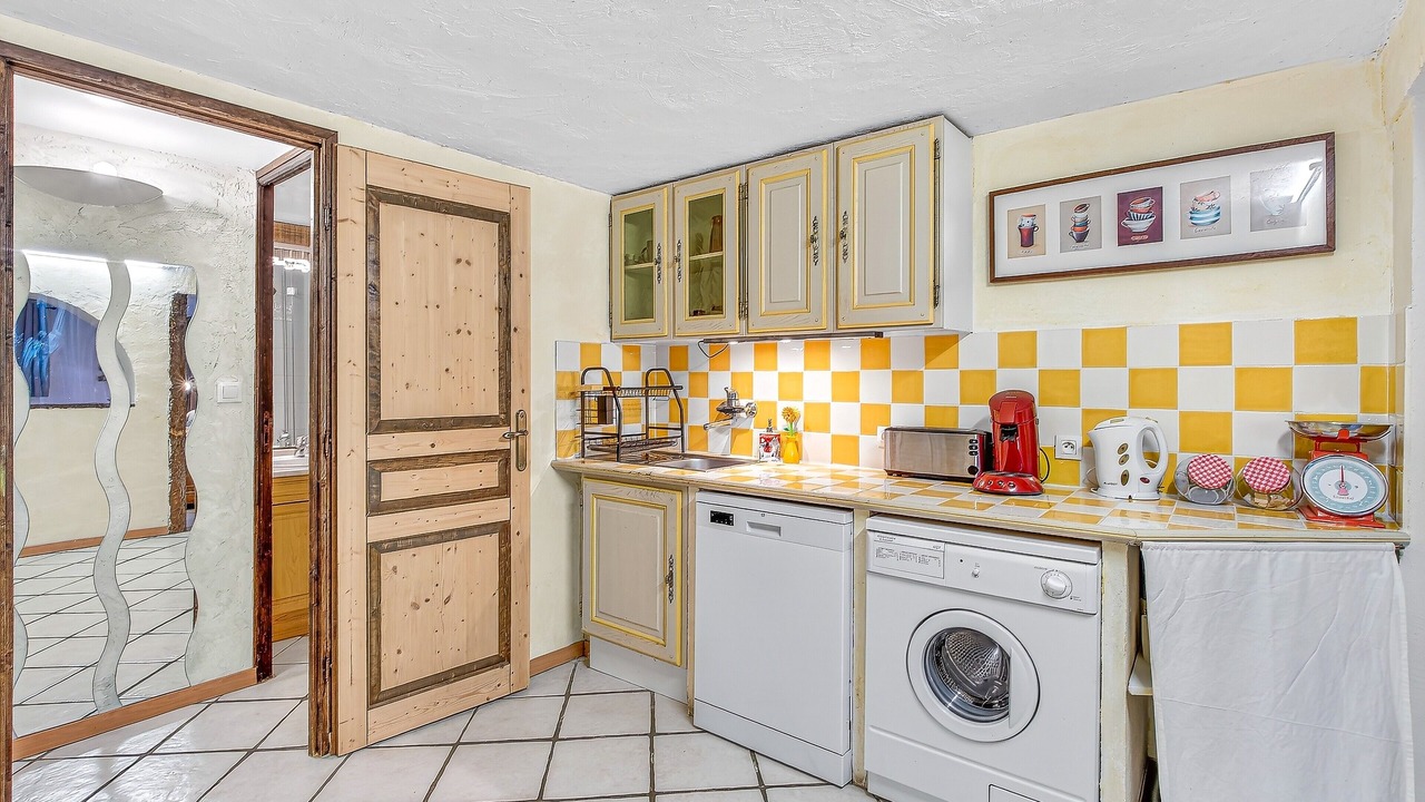 Photo of Kitchen in Beauvezer