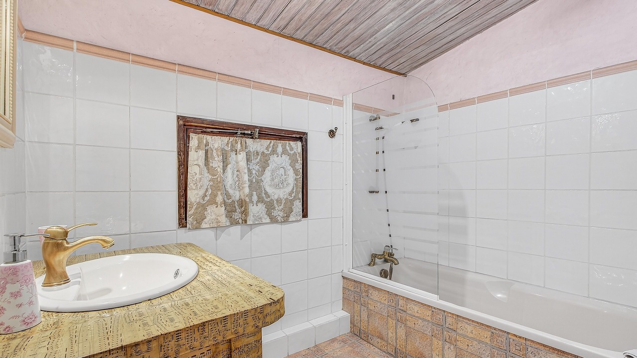 Photo of Bathroom in Beauvezer
