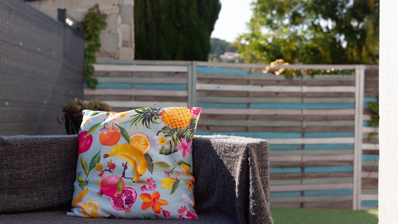 Photo of Outdoor in Saint-Mitre-les-Remparts
