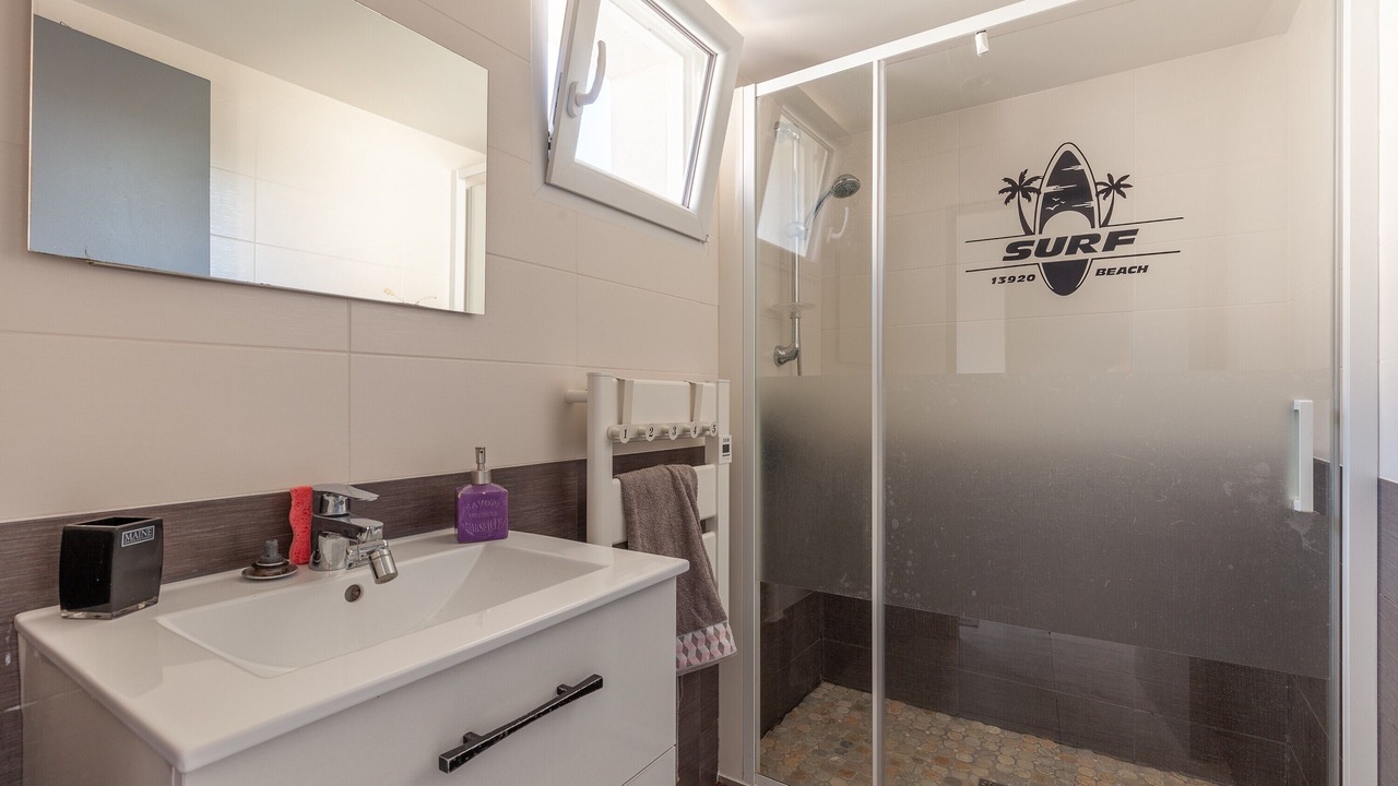 Photo of Bathroom in Saint-Mitre-les-Remparts
