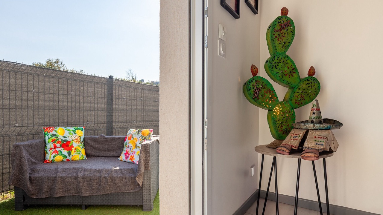 Photo of Patio Balcony in Saint-Mitre-les-Remparts