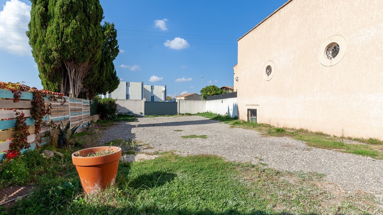 Photo of Outdoor in Saint-Mitre-les-Remparts