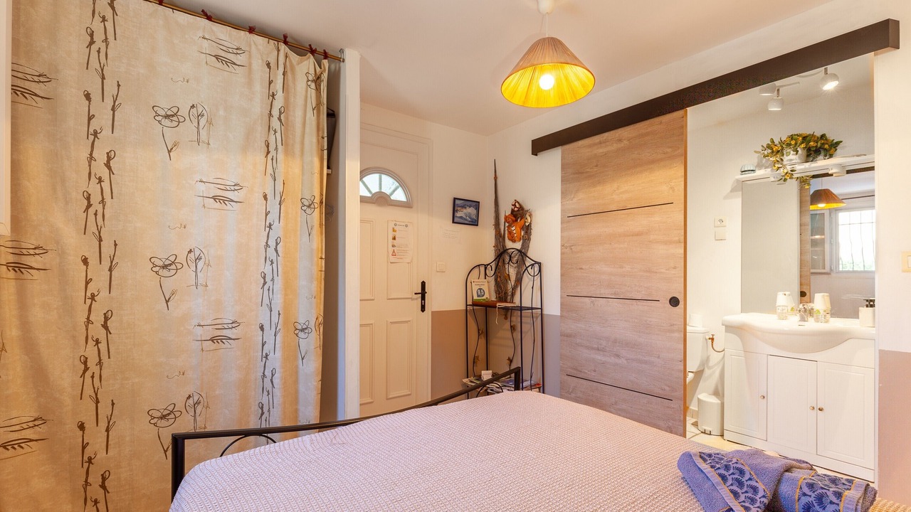 Photo of Bedroom in Port-Saint-Louis-du-Rhone