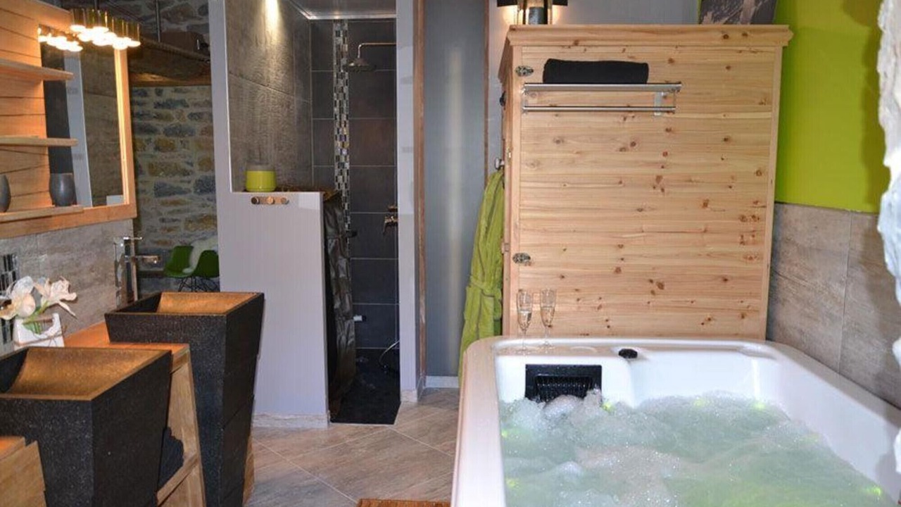 Photo of Bathroom in Mostuejouls
