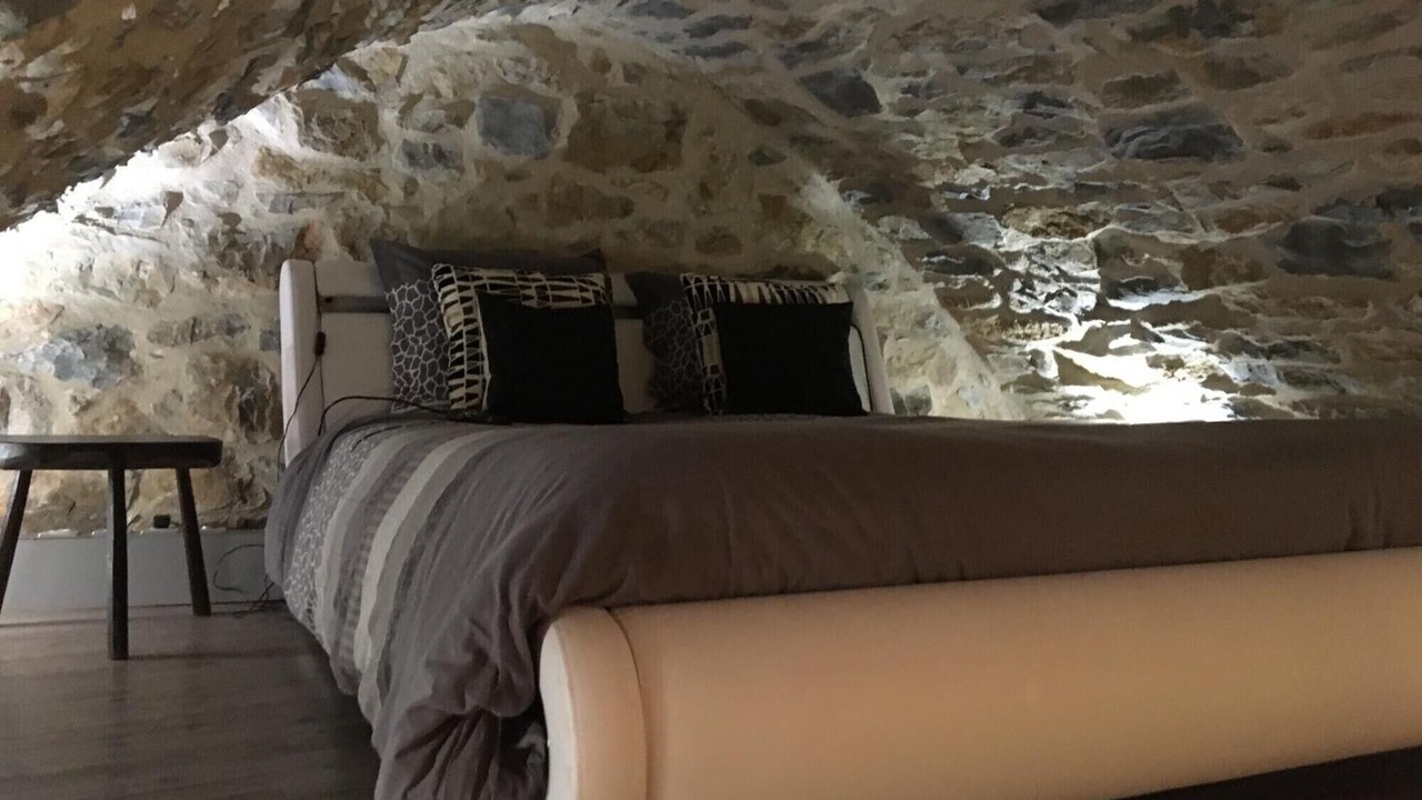 Photo of Bedroom in Mostuejouls