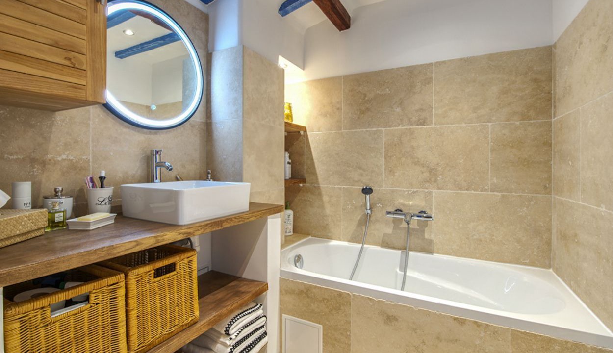 Photo of Bathroom in St.-Remy-de-Provence