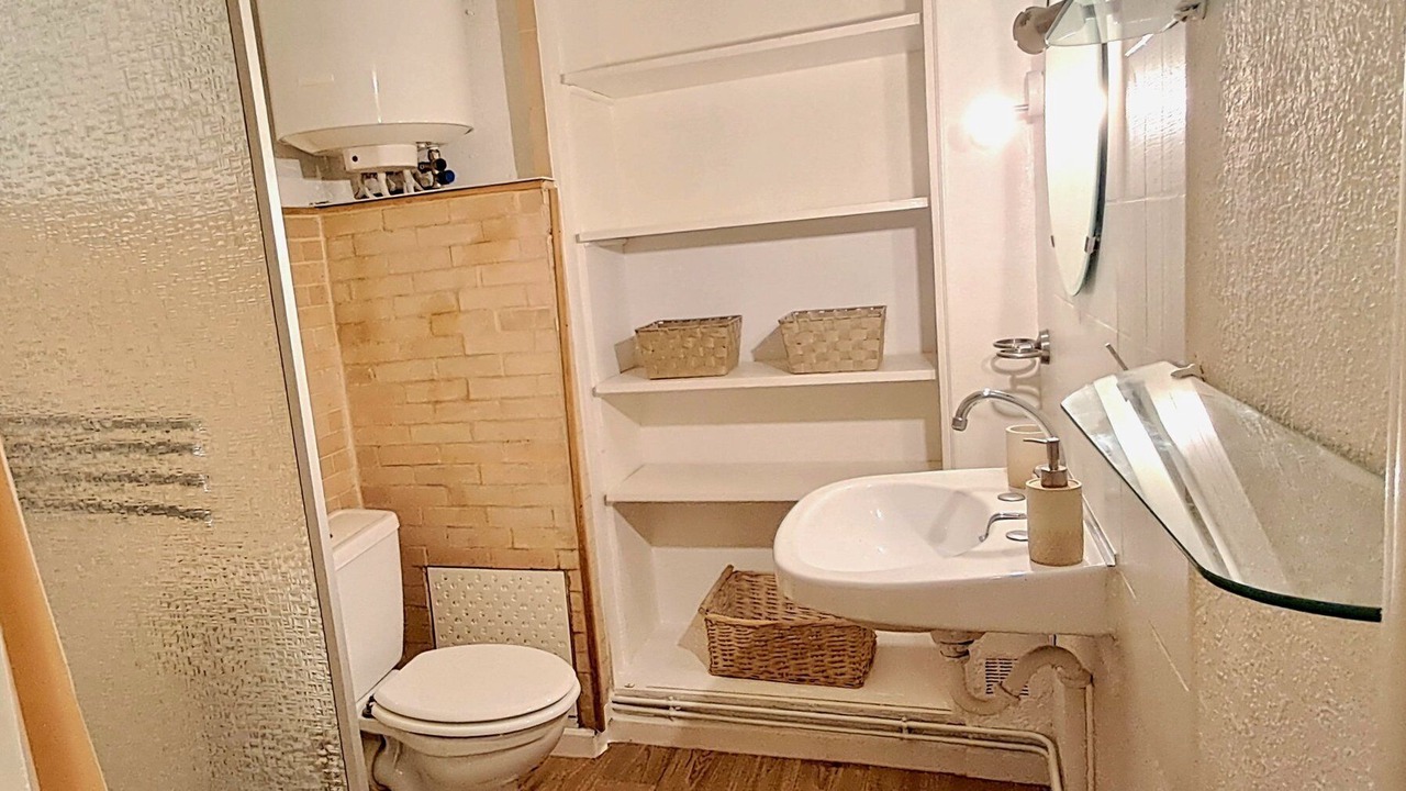 Photo of Bathroom in Nimes City Centre