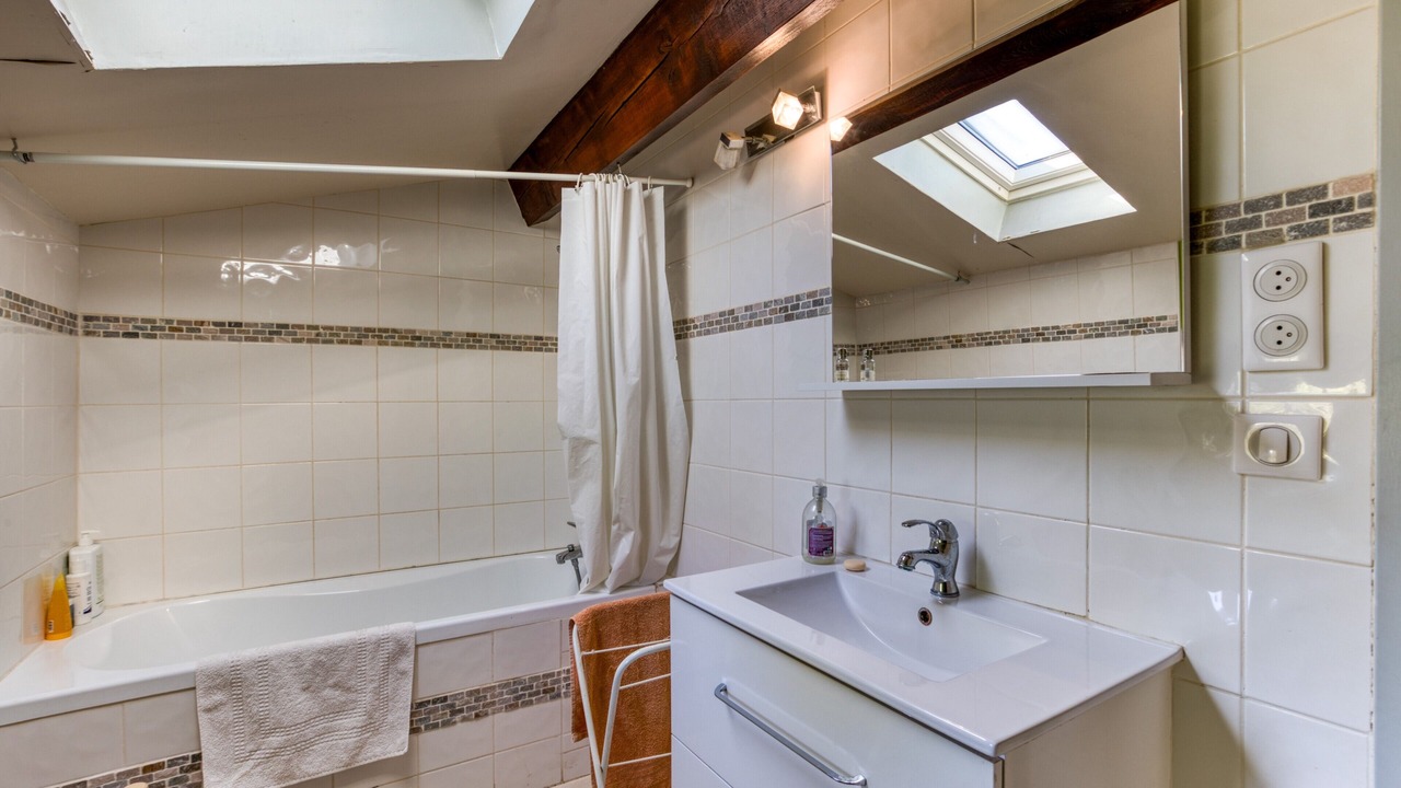Photo of Bathroom in Lunel-Viel
