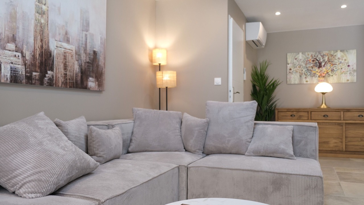 Photo of Livingroom in Mouries