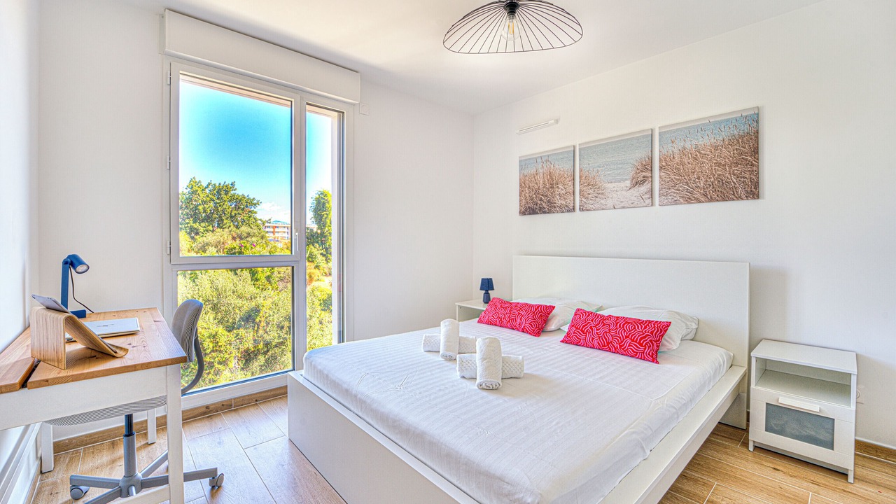 Photo of Bedroom in Saint-Laurent-du-Var