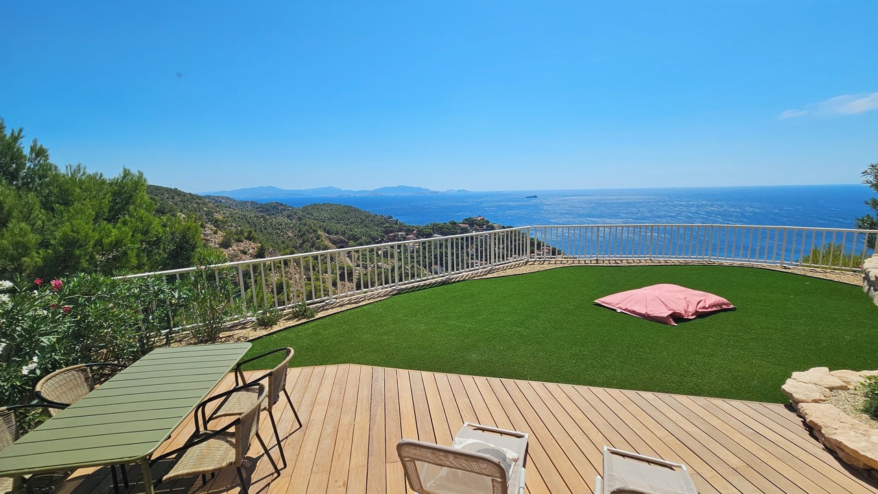 Photo of Outdoor in Ensues-la-Redonne