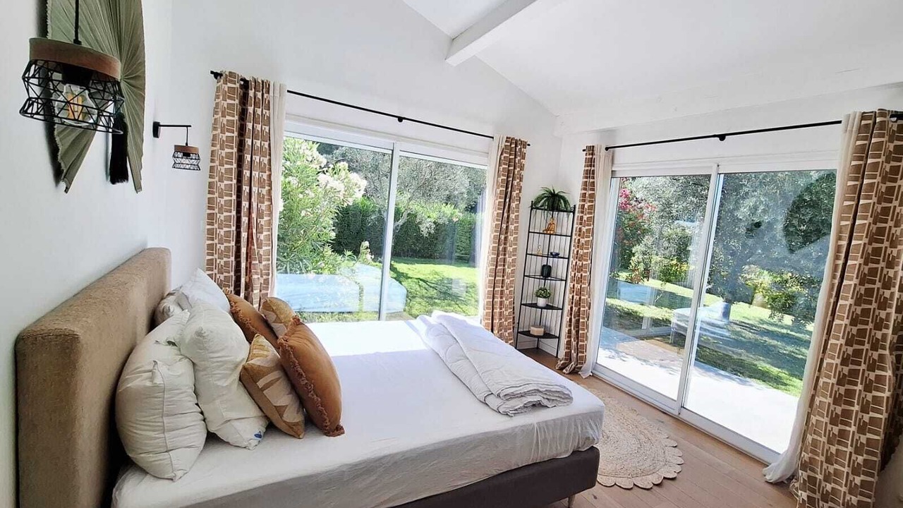 Photo of Bedroom in Gemenos