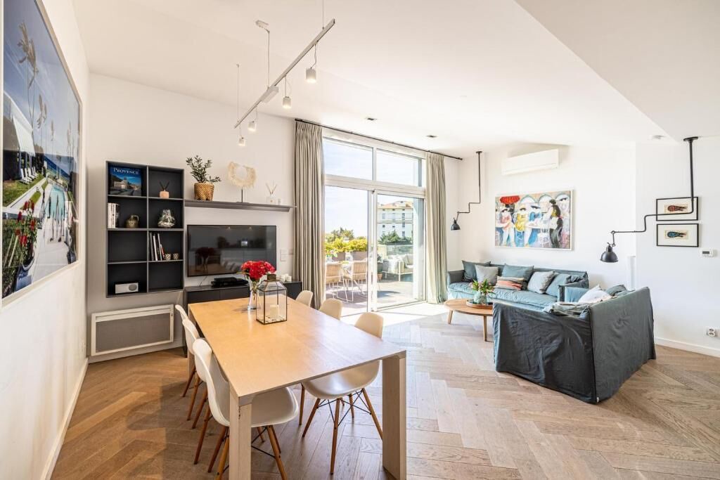 Photo of Livingroom in Prado - Republique