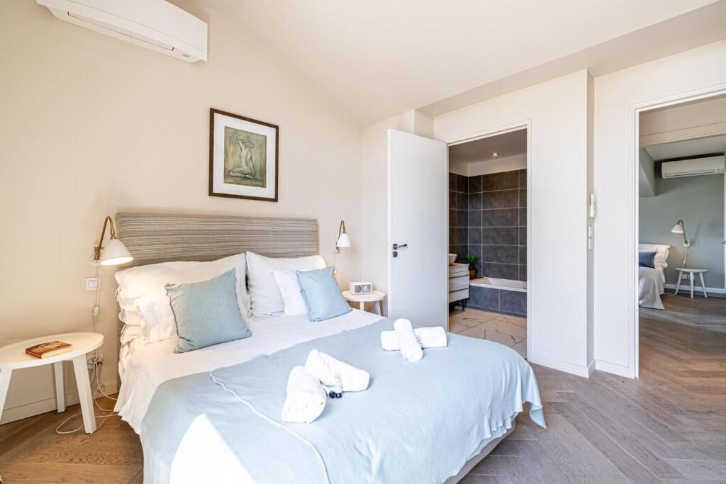 Photo of Bedroom in Prado - Republique