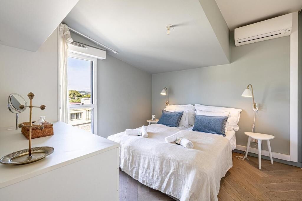 Photo of Bedroom in Prado - Republique