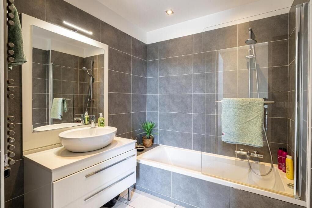 Photo of Bathroom in Prado - Republique