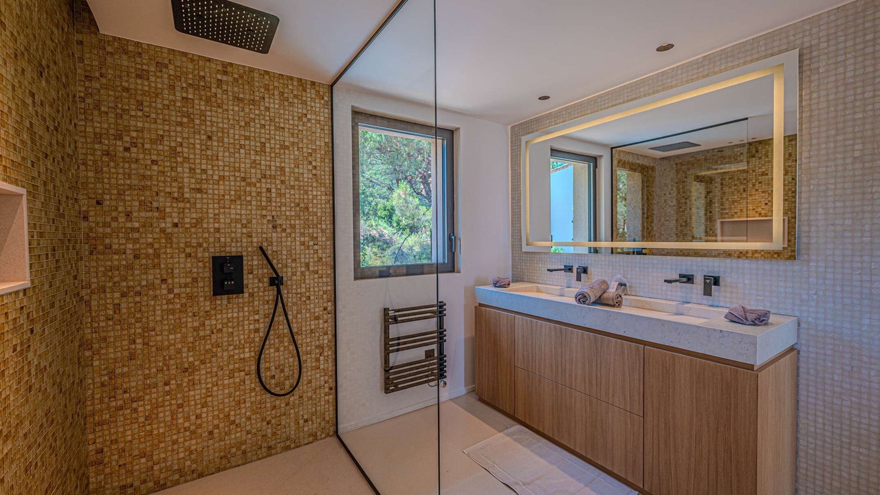 Photo of Bathroom in Guerrevieille