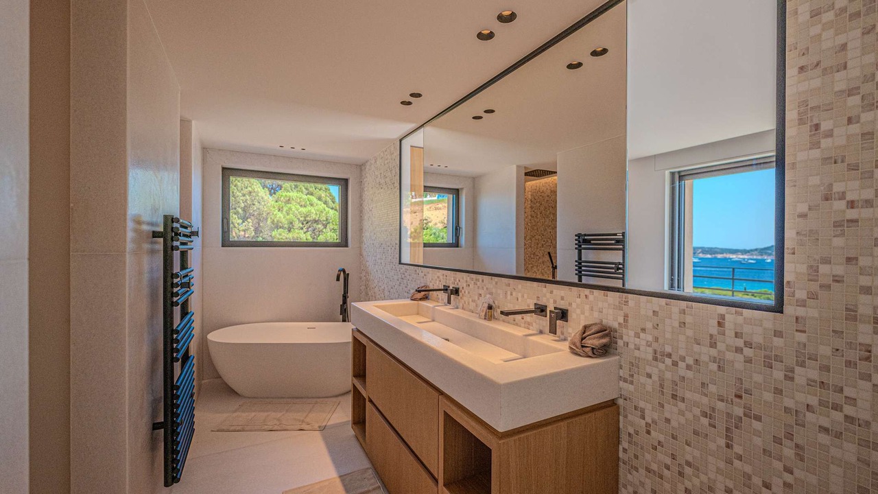 Photo of Bathroom in Guerrevieille