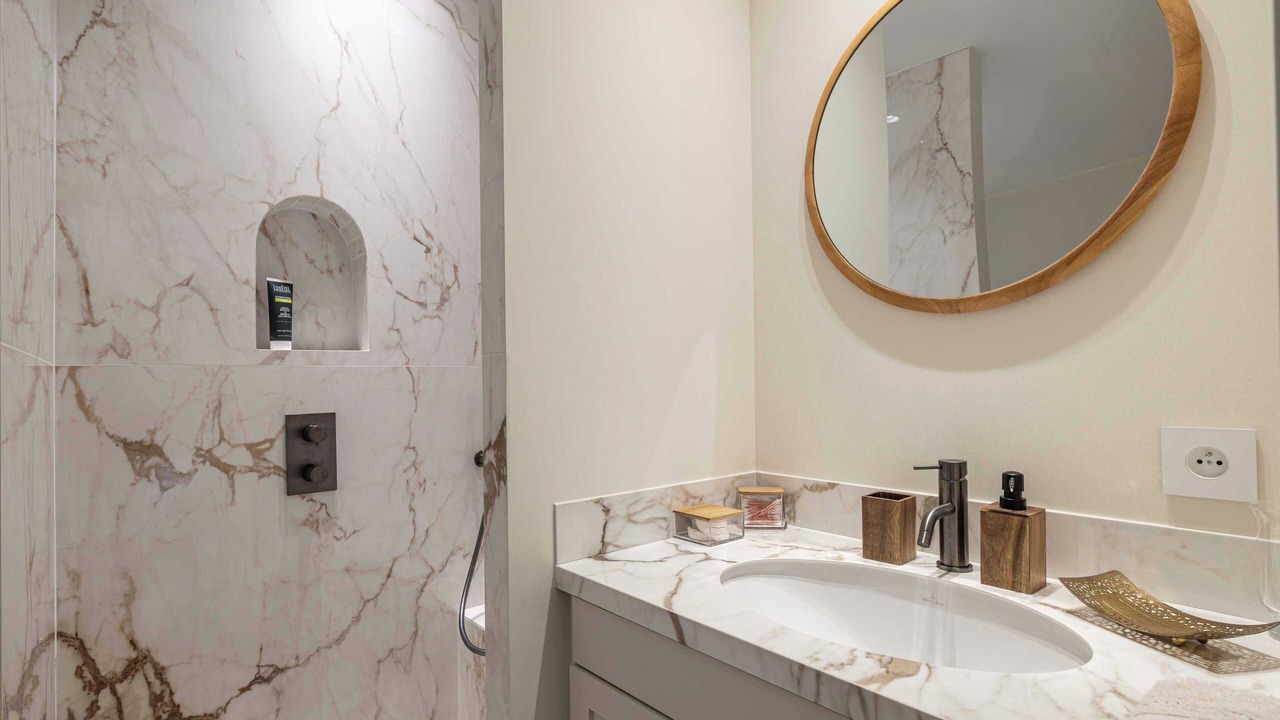 Photo of Bathroom in California - Pezou