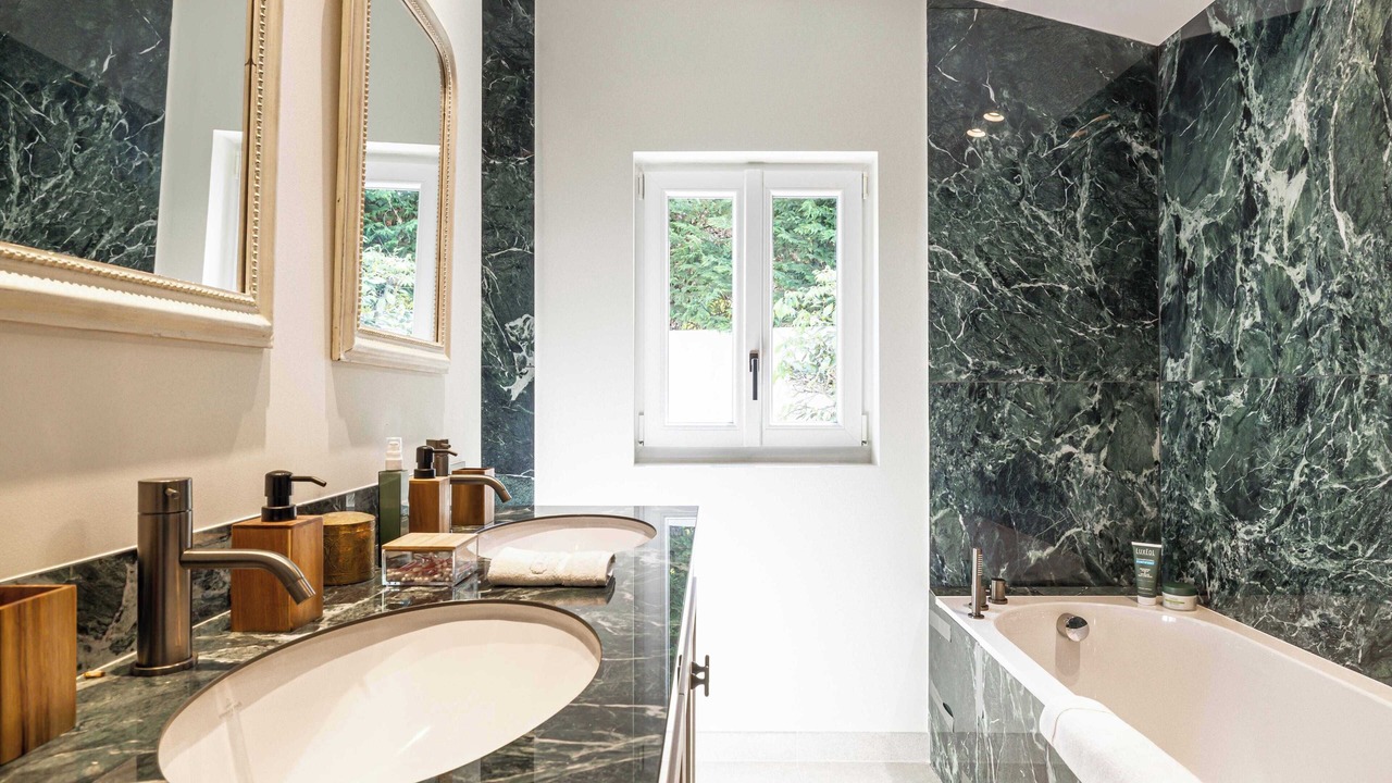 Photo of Bathroom in California - Pezou
