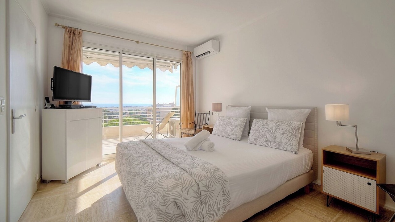Photo of Bedroom in California - Pezou